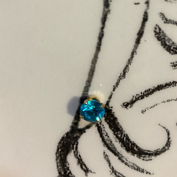 ✅24KT. Gold Gem Stone Earring Studs. - Picture 4 of 12